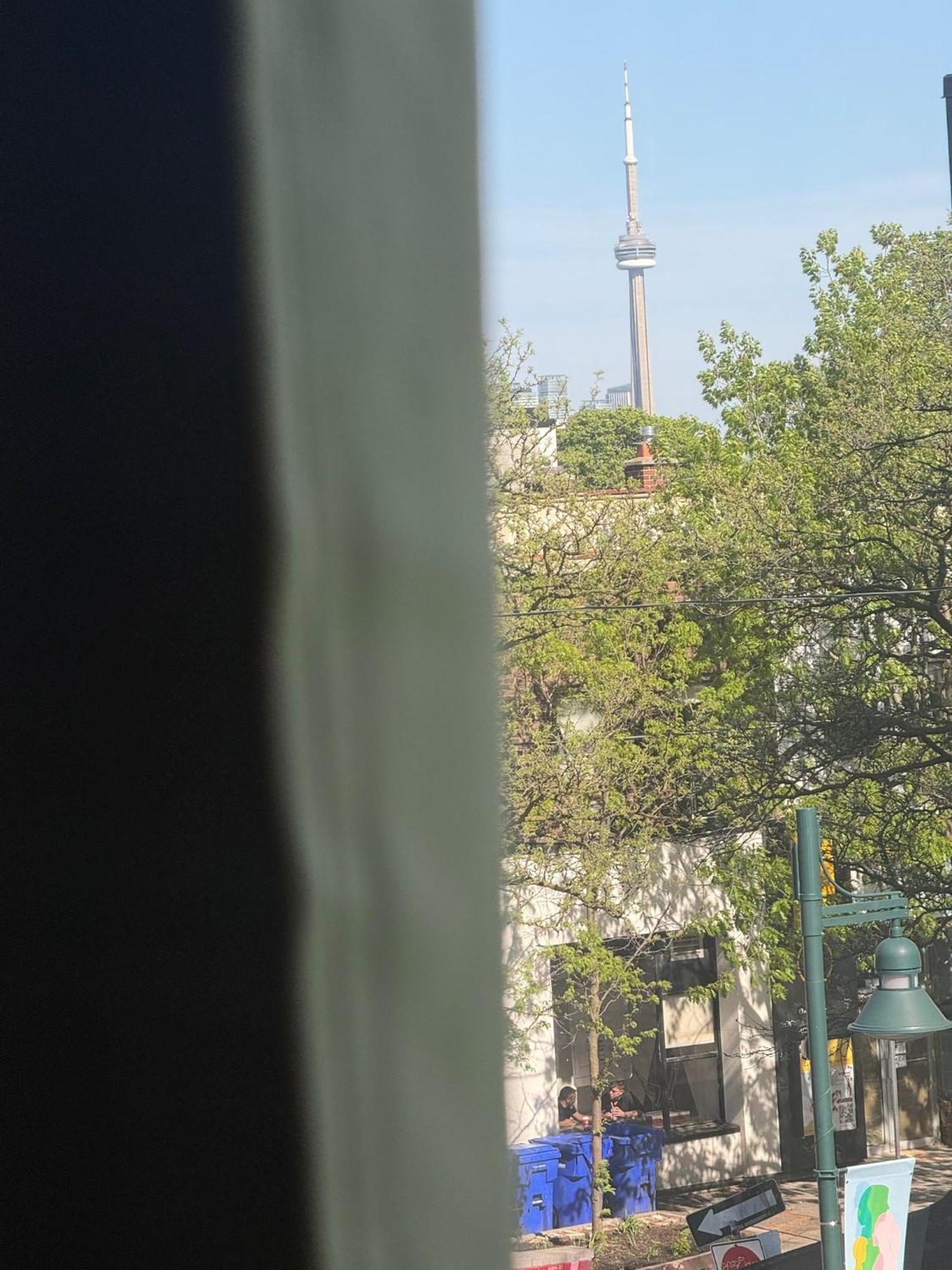Bloor & Spadina Stay- Walk To Subway, Eaton Centre, And Night Life Homestay Toronto